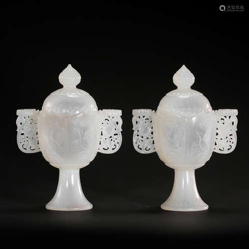 A PAIR OF CHINESE AGATE CUPS, LIAO DYNASTY