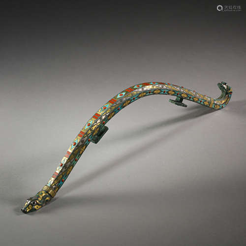 CHINESE BELT HOOK INLAID WITH GOLD, SILVER, TURQUOISES AND GEMSTONES, WARRING STATES PERIOD