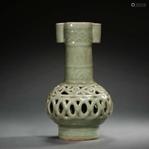 CHINESE CELADON HOLLOW OUT AMPHORA