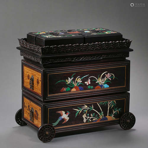 CHINESE WOODCARVING CABINET, QING DYNASTY