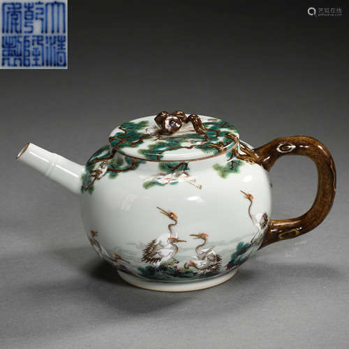 CHINA QING DYNASTY BLUE AND WHITE POT