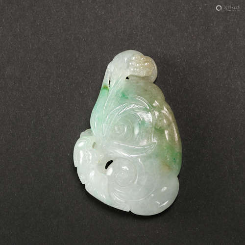 CHINESE QING DYNASTY EMERALD PENDANT