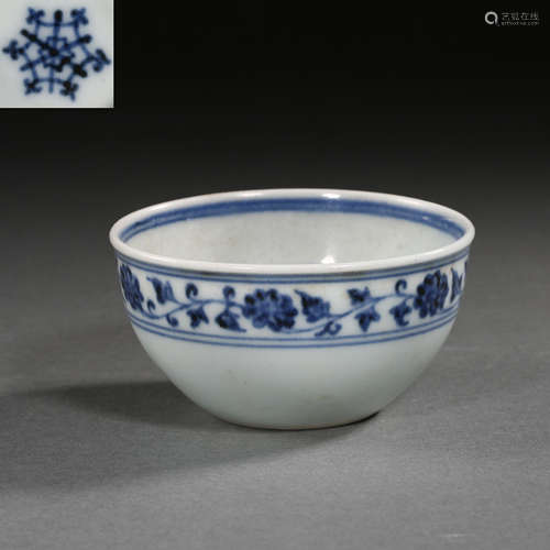 CHINESE MING DYNASTY BLUE AND WHITE CUP