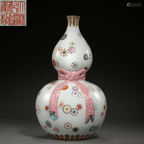 CHINESE QING DYNASTY FAMILLE ROSE GOURD BOTTLE