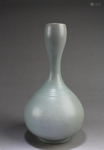 Chinese Ruyao Vase