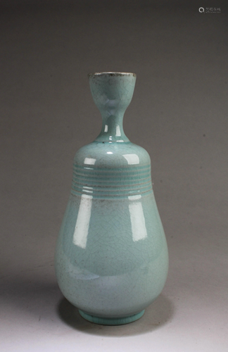 Chinese Ruyao Vase