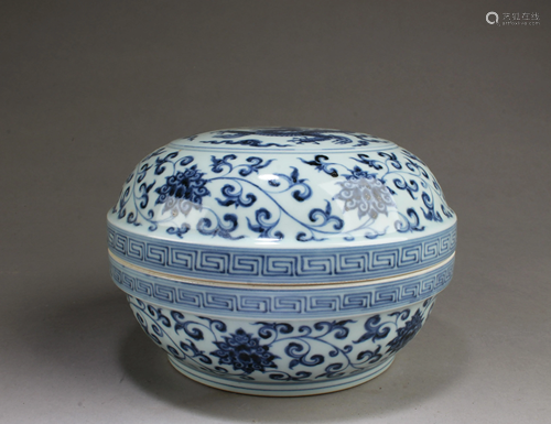 Chinese Blue & White Round Shaped Porcelain Container