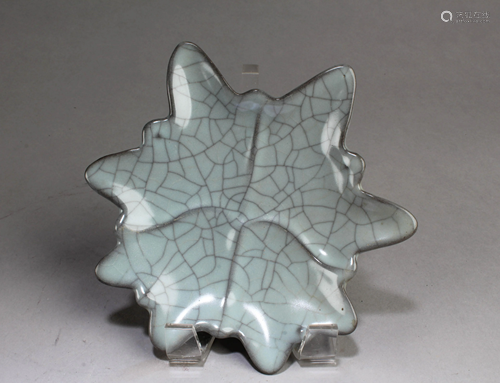 Chinese Leaf-shaped Porcelain Plate