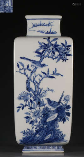 DAQINGQIANLONGNIANZHI MARK BLUE&WHITE GLAZE VASE