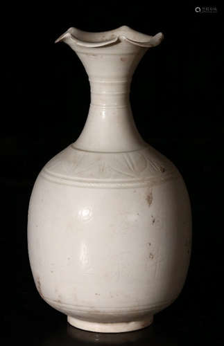 DING YAO VASE WITH CARVING