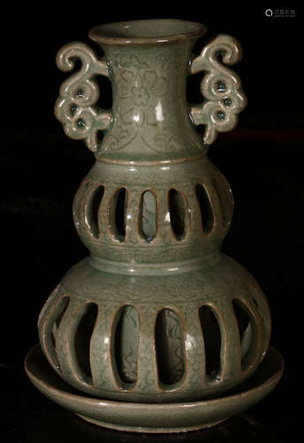 YUE YAO GOURD VASE