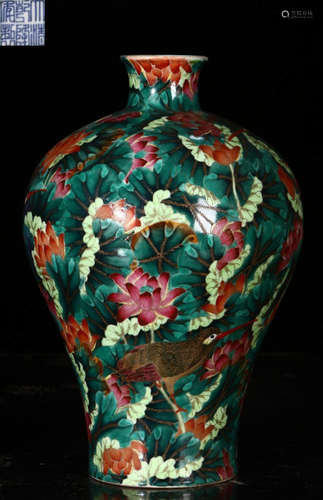 QIANLONG MARK FAMILLE ROSE GLAZE VASE