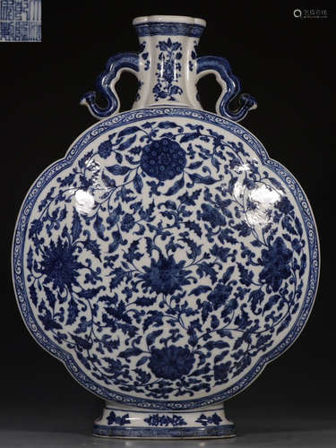 DAQINGQIANLONGNIANZHI MARK BLUE&WHITE GLAZE VASE