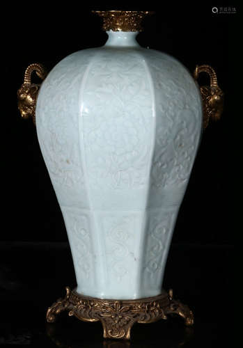 BLUE&WHITE GLAZE AND GILT BRONZE VASE