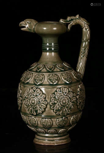 LONGQUAN YAO VASE WITH DRAGON AND PHOENIX