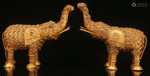 PAIR OF GILT BRONZE ELEPHANT EMBBED WITH GEMS