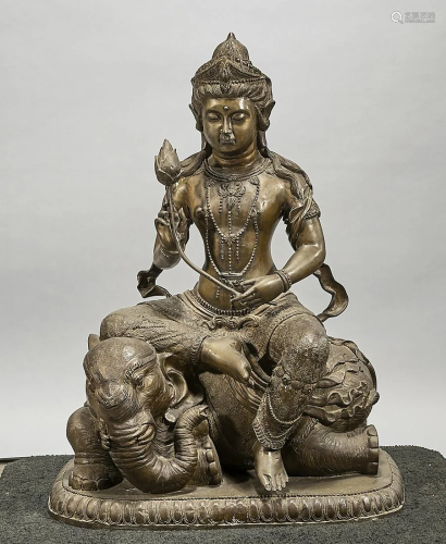Chinese Bronze Sculpture of Guanyin Seat…