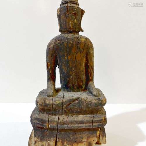 Bouddha en bois avec trace de laque assis, les 2 m…