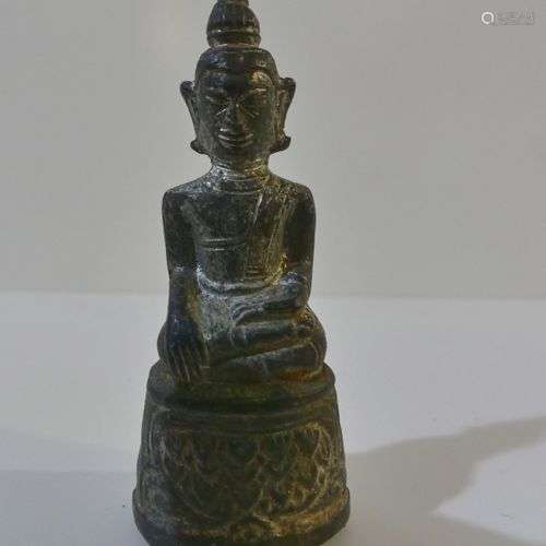 Intéressant et rare Bouddha votif en bronze blanc …