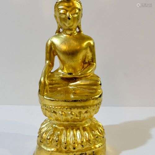 Rare Bouddha en bronze laqué et doré assis dans la…