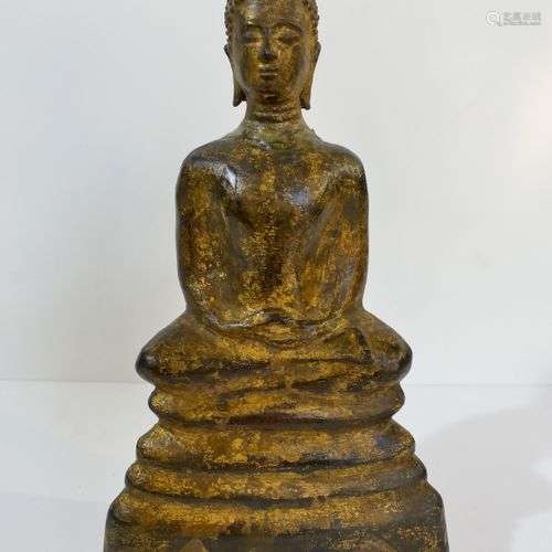 Bouddha en bronze laqué et doré assis en méditatio…