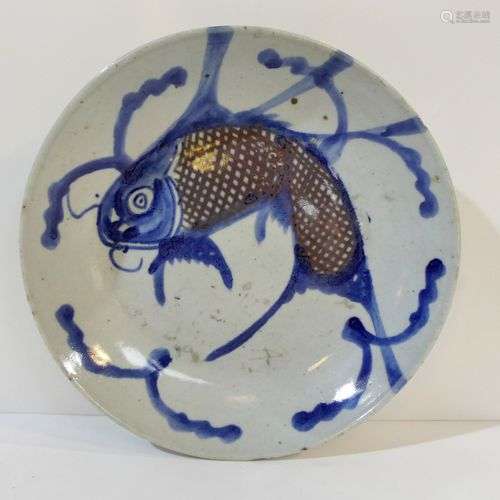 Assiette à décor de poisson bleu trouvée dans la r…