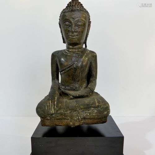 Intéressant Bouddha en bronze assis dans la positi…