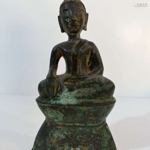 Rare Bouddha en bronze assis dans la position de l…