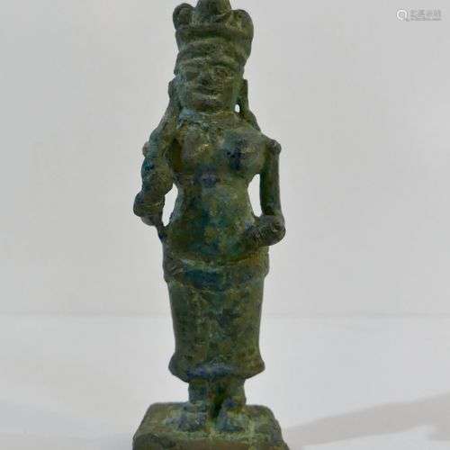 Divinité féminine (Durga ?) couronnée en bronze à …