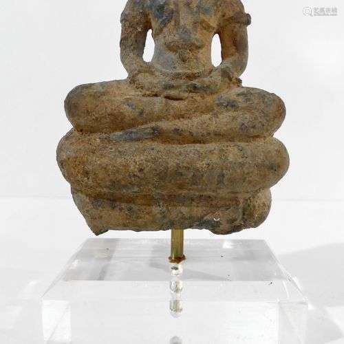 Torse de Bouddha en bronze dans la position de la …