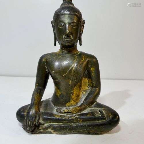 Bouddha Chieng Saen. Lanka en bronze assis dans la…