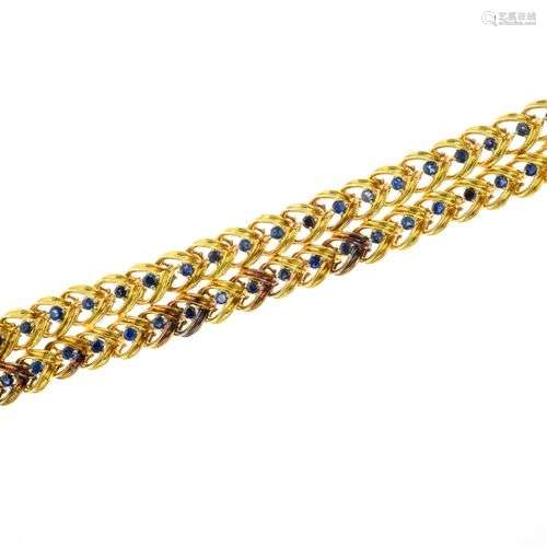 Bracelet souple en or orné de saphirs Poids brut :…