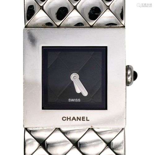 CHANEL Circa 1993 Montre “Matelassée” en acier Cad…