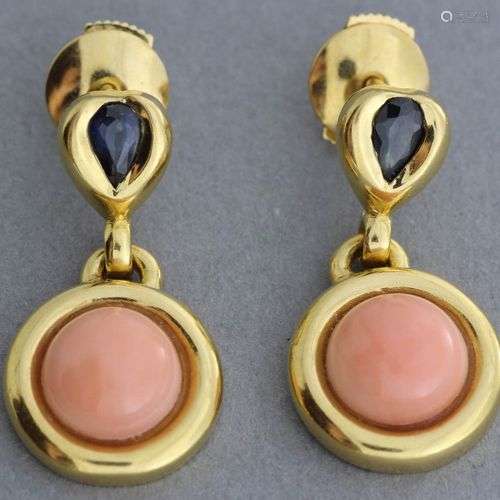 Paire de boucles d’oreilles en or ornées d’un saph…