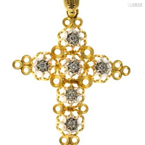 Pendentif croix en or orné de diamants Poids brut …