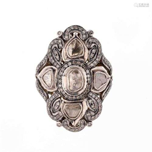 Bague en or gris 14 Kt et en argent sertie de diam…