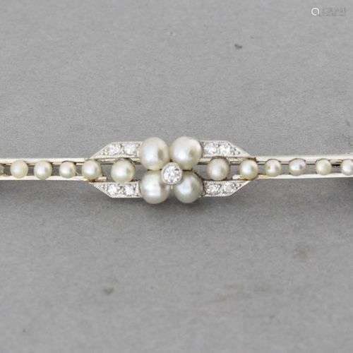 Barrette en platine enrichie de perles fines et de…