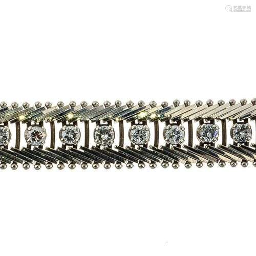 Bracelet ruban en or gris strié orné d’une ligne d…