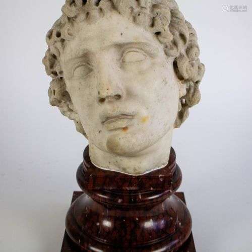 Ancien Roman marble head