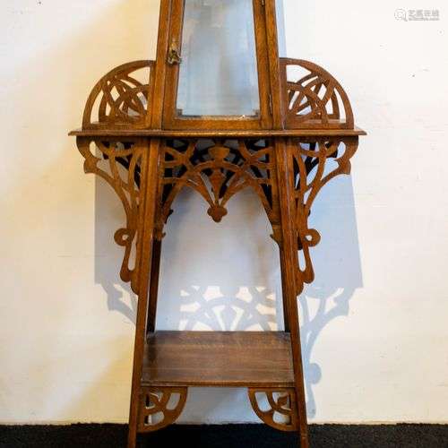 Art Nouveau Side table/cabinet/pied de stal