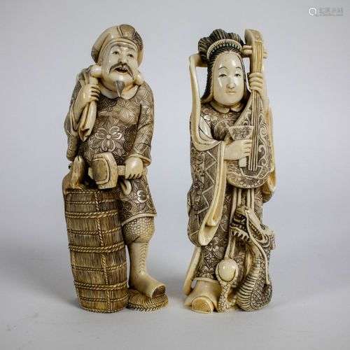 Lot with 2 Japanese figures