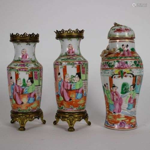 Lot with 3 Canton vases