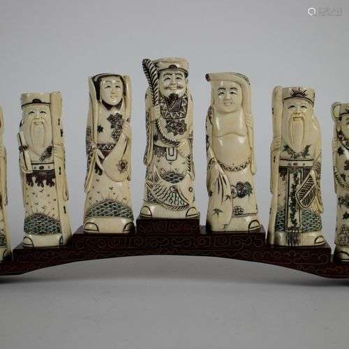 Lot with 7 Japanese figures