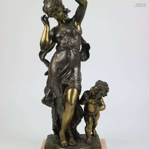 Artificial bronze Mother with child