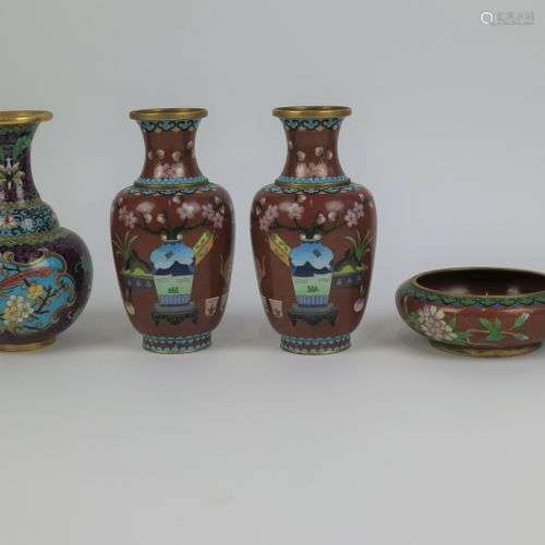 Lot of 4 Chinese cloisonné vases and 2 bowls