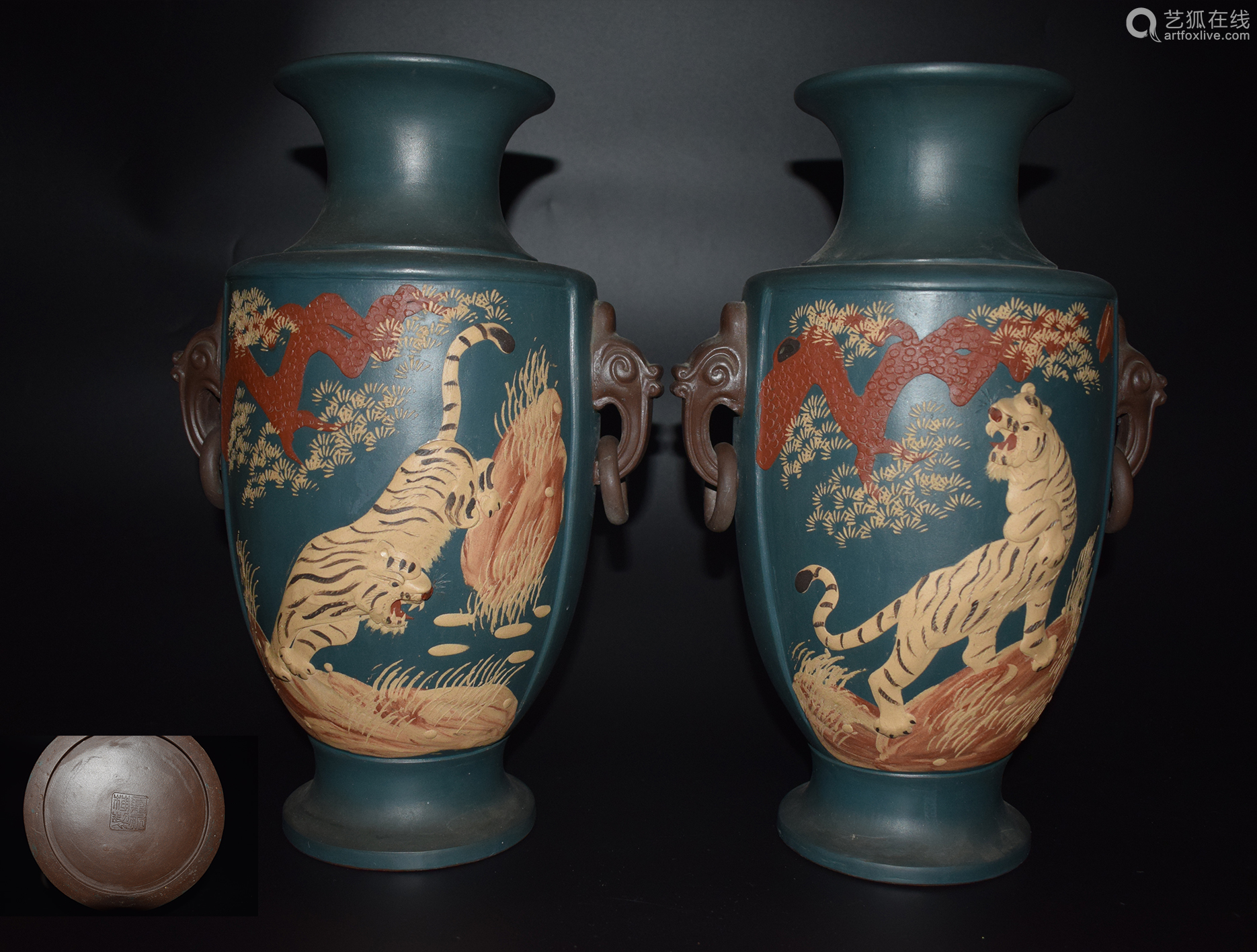 夏永栋款紫砂上彩山下山虎纹赏瓶一对 Deal Price Picture 夏永栋款紫砂上彩山下山虎纹赏瓶一对 Deal Price Picture