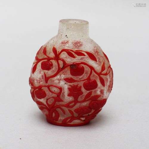 Snuff bottle , with executed red glass on transpar…