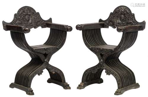 A pair of carved walnut Renaissance-inspired Savonarola chairs, 19thC, H 106 - W 66 - D 73 cm