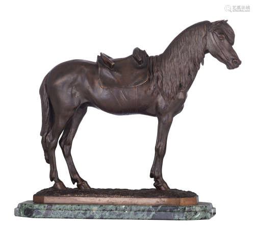 Cuvelier J., a saddled thoroughbred horse, patinated bronze on a vert de mer marble base, H 31,5 - 3