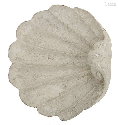 A decorative Neoclassical patinated papier-mƒch‚ shell, 18thC, H 24 - 76 x 85 cm